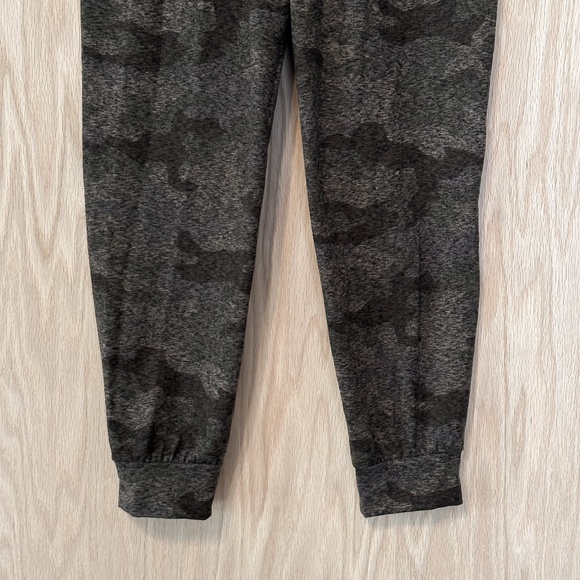 Feat Roam Joggers in Combat Sz XS - Picture 7 of 10